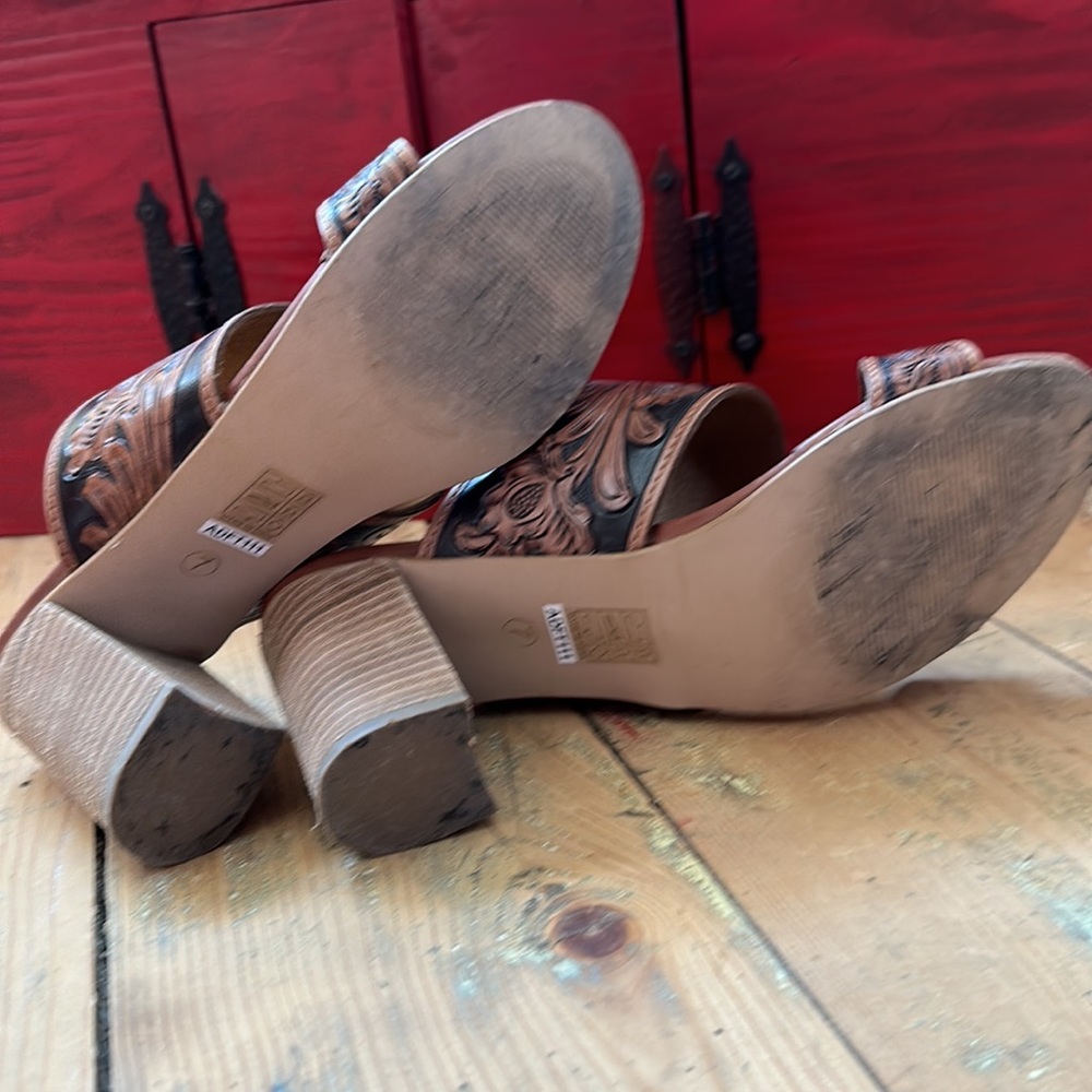 Western leather tooled healed brown sandals.  Women’s size 7.  Boutique brand. - Picture 7 of 10